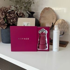 NuFACE Mini+ with 10oz Aqua Gel in Holiday Box